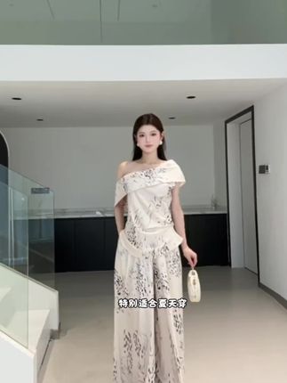 2025 韩系抽象图案印花一字肩上衣休闲裤#洋气减龄 #百搭#休闲减龄穿搭 #夏季穿搭 #新款分享
