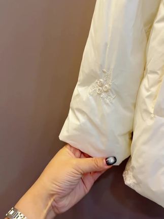 时尚镶钻气质V领菱格压花显瘦棉服(长66左右)#气质女装 #女装搭配 #时尚女装 #时尚女装穿搭 #女装搭配分享