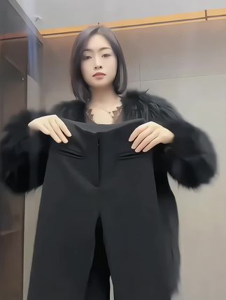 答应我!秋冬降都去试试这条西装高腰微喇裤,强烈推荐给大家~真的太绝啦!穿上显高显瘦显腿长~微喇版型好看又百搭~面料是有弹力很柔软也很舒服,喜欢的姐妹放心入!#微喇裤#显瘦穿搭#面料柔软舒适#秋冬穿搭 #谁穿谁好看