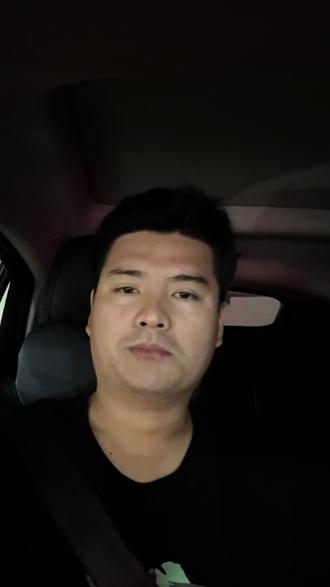 明天油价爆涨,先把这台燃油车先堆满它后面,开新能源算了#燃油车#油价暴涨#奔驰#用抖音记录人生