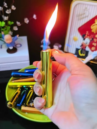 #创意打火机#新奇特创意 #高档大气上档次 #送男友的礼物 #砂轮打火机 #爆款热卖中