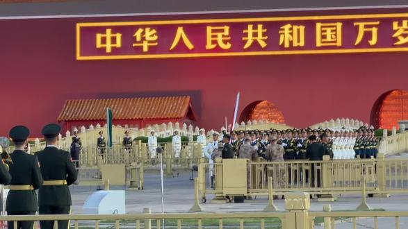 🇨🇳北京4月1日升国旗🇨🇳
沉浸式看仪仗队 唱国歌
中国人一定要亲自去现场才能感觉到那种震撼