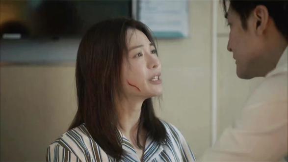 这才是现实 看残疾女孩离婚后如何打脸前夫逆袭人生 #因为一个片段看了整部剧 #我的观影报告 #婚姻 #了不起的精讲团 #如果奔跑是我的人生