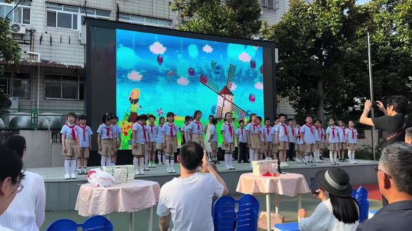 十岁成人礼快乐🎉🎊 #成人礼 #校园活动现场 #多姿多彩的儿童节节目 #不一样的校园活动 #多彩校园生活