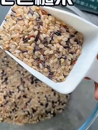 这个七色糙米多种营养搭配,特别软糯好吃,还是饱腹感满满的#五谷杂粮 #七色糙米 #营养丰富