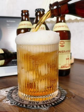 #在抖音入手的好东西 我老公喝啤酒就要喝这种泡沫绵密的原装进口全麦精酿啤酒,严选欧洲黄金麦芽,德国贵族啤酒花,深岩活水酿造,你看他这个配料表就只有这些东西,不该有的都没有,入口麦香浓郁,口感醇厚,平时喜欢小酌的可以试试这种高品质的手工精酿啤酒#啤酒 #进口啤酒 #全麦啤酒 #啤酒推荐