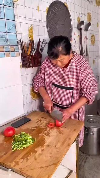 还是以前的老家内涵段子的三观最正,现在的视频很多都是对立