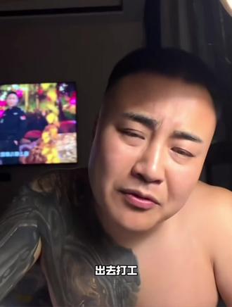 钱是人的胆 子是父的威 人这一生 用钱捍卫尊严的时刻实在是太多了所以我们什么都可以放弃 但一定不能放弃赚钱的能力生活不是为了钱但生活都需要钱@张老三(生活号) #赚钱的意义#赚钱的意义与价值观 #赚钱的意义就