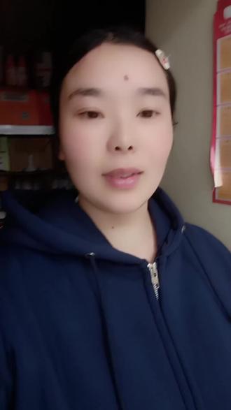 自古以来母慈子孝!父母慈祥儿孙孝顺!不可能以为生了儿子就可以去道德绑架他愚孝!三观正的人生儿子是为了传递生命传递爱的,三观不正的人,生儿子就是为了道德绑架他给自己养老送终的,老人咋了老人,人不可能因为自己年龄老了就可以不讲道理野蛮霸道了,对待自己的儿孙自私自利尖酸刻薄的老人,注定不会有好的下场。