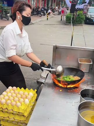#我的摆摊日记 #夜市里的烟火气 #在路边摊感受人间烟火