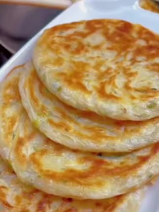 早餐不知道吃什么,就试试这个老上海葱油饼,酥酥脆脆,大人小孩都爱吃 #老上海葱油饼