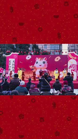 口才老师当歌手的一天
主办方定的马年之歌
鼠来宝真是绕嘴🤣#年货节#想神马就有神马 #吴莫愁#翻唱