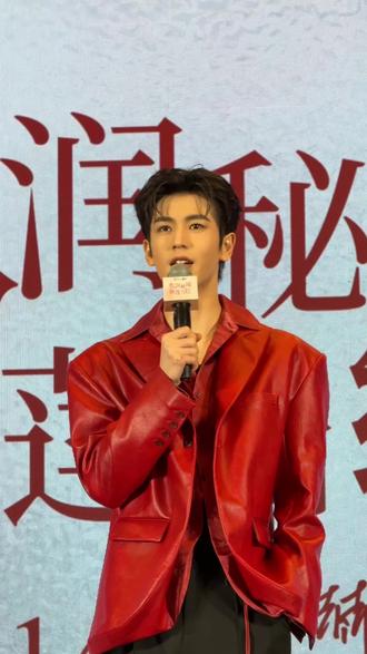 日常VLOG |出差上班见张凌赫!
25年10月的视频才剪出来🥹
#张凌赫 #vlog #fyp#上班日常#上班vlog