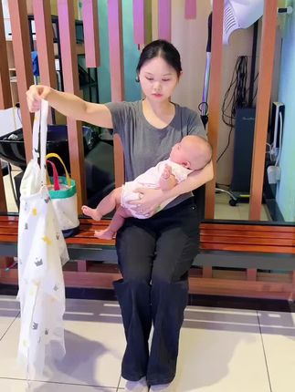 哺乳巾外出喂奶神器遮羞布遮挡衣多功能盖罩防走光透气#外出喂奶遮挡神器 #外出喂奶巾#多功能盖罩#爆款热卖中