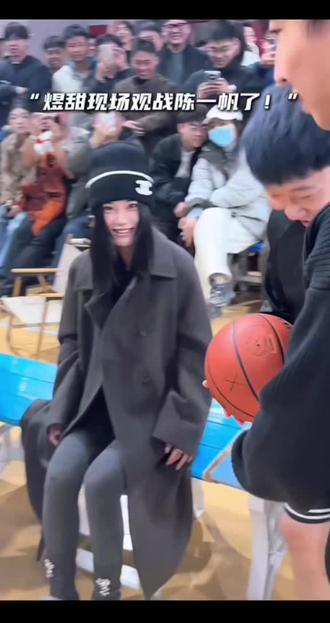 难道这就是爱情的力量嘛?这应该是“小孩”打的最精彩的一场百分了吧……
#陈一帆、洋妈Vs徐通、高荣双人百分#煜甜儿#爱情的力量#神仙球