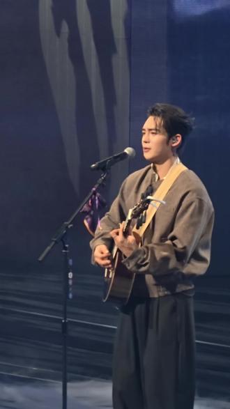 山前山后
江左江右
那是未来和过往的两头
很喜欢乘船的歌词🫰🏻
#于适 #于适yosh #于适成都演唱会 #适界那么大