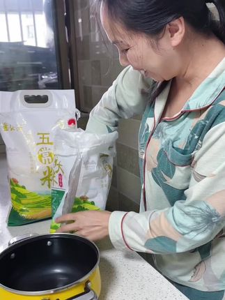2025东北黑龙江五常大米,口感软糯香甜有嚼劲特别好吃#大米饭 #黑龙江五常大米 #口感软糯香甜有嚼劲宝宝也爱吃