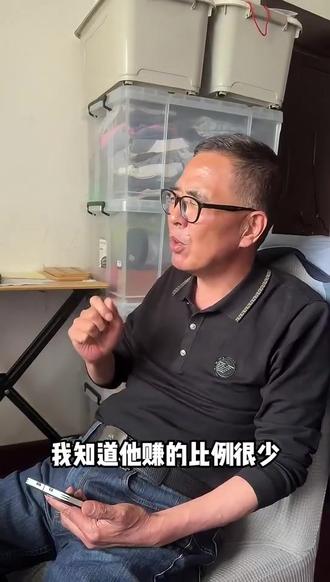 #满仓单吊一只股票的男人 2026,如果你配置了光模块板块你就站在光里,如果你配置了白酒板块你可能就光着站着。在选股难度如此大的牛市中,这个老法师是如何做到满仓只买一只股票的?#股民精神状态 #股民在燃烧 #股民交流