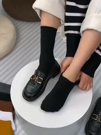 春秋款堆堆袜白色袜子女ins潮中筒袜纯色月子爆款长筒防臭秋冬款#堆堆袜#中筒袜 #爆款防臭长筒袜 #秋冬穿搭 @巨量千川 @DOU+小助手