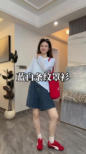 蓝白条纹罩衫,简单又舒服#夏日舒适穿搭 #一眼心动的夏季穿搭