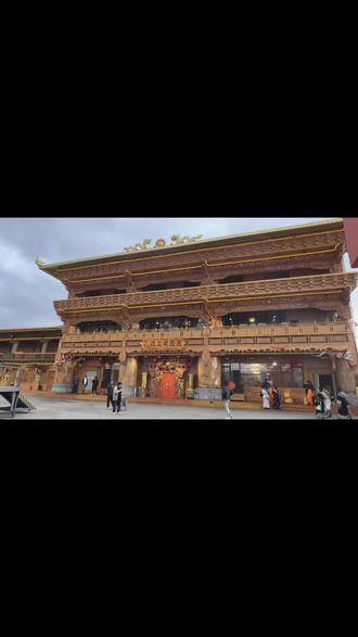 太嗨了,差点嗨到缺氧,扎西德勒!
#扎西德勒香格里拉 #藏族狂欢 #扎拉土司庄园 #土司宴 #扎西德勒