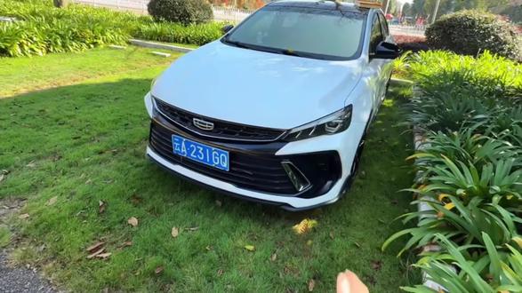 吉利车型保养前自己动手更换空调滤芯和空气滤芯,更换方法非常简单,更换空气滤芯可以避免发动机堵塞造成动力不足油耗变高,更换空调滤芯可以保护空调系统给车内新鲜空气#汽车用品 #空调滤芯 #空气滤芯 #吉利汽车 #汽车好物