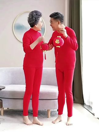 雅鹿本命年大红士保暖套装加绒加厚德中老人妈妈龙年冬季