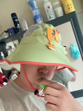 这款儿童遮阳帽 全方位遮挡阳光 透气 护着脖子 大遮掩 奇好