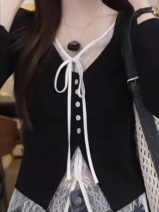 #修身显瘦 #时尚气质小衫 #穿出自信穿出美丽 #蕾丝拼接打底衫 #减龄针织衫