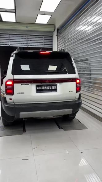 适用24-25新款普拉多贯穿尾灯霸道LC250车后尾灯发光车标改装配件#我要上热门🔥#抖加小助手🔥#抖加一下🔥