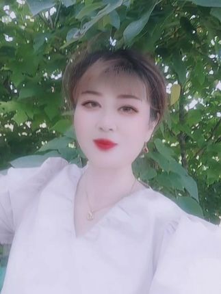 每一首经典歌曲,都有一段难忘的回忆,静下来听一听(童年老家),或许歌曲中某句歌词会触动你的心弦。是烟火气,是归属,是回忆,更是幸福。#童年的记忆 #怀念以前的自己 。