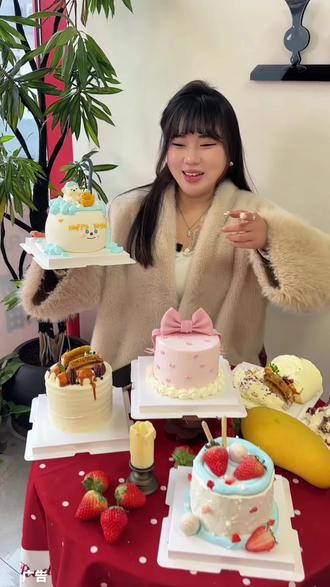 说啊 说你愿意一直给我买小蛋糕吃#投喂日常#蛋糕#蛋糕甜品