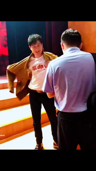 时序更替,华章又启
与君共赴新岁,同赏人间朝暮!#张颂文 #陪伴是最长情的告白 #永远守护全世界最好的张颂文