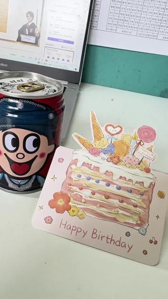 #记录校园生活 谢谢老师和同学们送给小吴的祝福
一张手绘贺卡,一罐旺仔,温暖了整个教室。🥰🌷
#教师日常 #可爱的学生