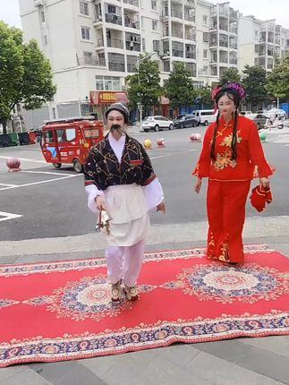 #上热门 姐妹情深配合默契一起玩一起开心快乐传播戏曲文化传播正能量谁说戏曲不抖音@人生如书