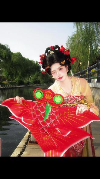 不一样的红色小唐!#花絮 #汉服 #甜妹 #小唐风 #vlog十亿流量扶持计划