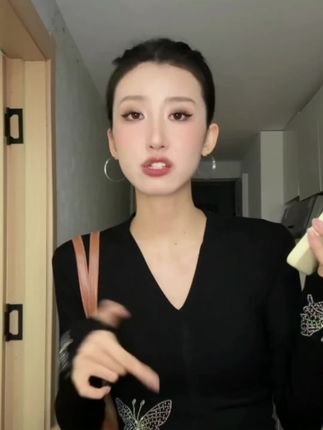 #好物推荐🔥 2025早秋款烫钻半身裙气质显瘦V领长袖上衣百搭套装8065#谁穿谁好看#仙女必备