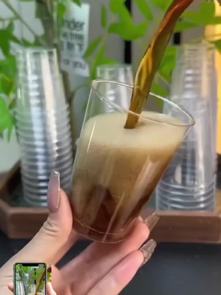 这个一次性航空杯真的太实用了,用它喝杯热水,喝个饮料,非常上档次,#杯子 #网红杯子 #一次性杯子航空杯 #航空杯 #创作灵感