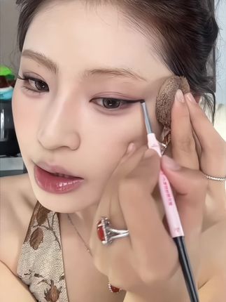 手残党也能画出完美眼线的秘密就是它#眼线胶笔 #好物分享#防水防汗不晕染 #自用好物推荐 #平价好物