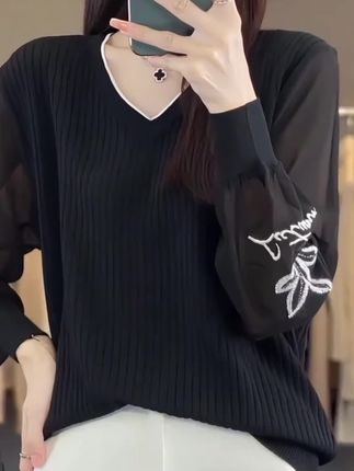 蕾丝打底衫女秋装2025新款大码针织上衣宽松遮肉显瘦薄款V领毛衣#蕾丝打底衫 #大码女装 #针织毛衣 @DOU+上热门