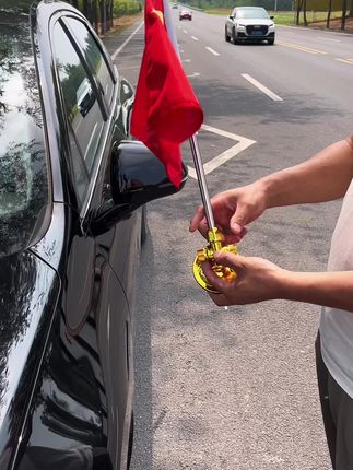 马上国庆了,快给你得爱车安排上这款吸附式国旗吧,高级感十足 美观大气(所有车型适用)#吸盘五星红旗#汽车装饰 #吸盘红旗