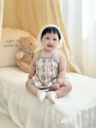 家里有小公主的一定要入手这套吊带碎花纯棉背心套装,它是韩版的样式,非常时尚洋气!夏天给宝宝穿这种棉质面料简直太合适了,舒服又透气,宝宝穿着跑跳玩耍都没问题。而且还是吊带的设计,搭配短裤或者裙子都很好看,一整套上身超级甜美可爱,赶紧给你家宝贝安排起来吧!#萌娃穿搭 #生女儿就是用来打扮的 #也太可爱了吧 #女宝穿搭 #萌宝
