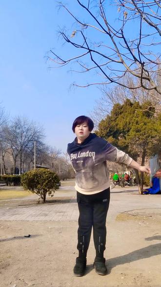 众亲们新年快乐:4花推龙,危险动作。请勿模仿。