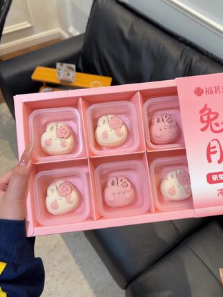 少女心爆棚的小兔子月饼!哪个女生能拒绝呀!#月饼 #月饼礼盒 #中秋节 #甜品