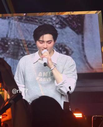 来看金俊熙欧尼跳《rude》🤲🏻😻
世勋也是再现黑魔仙笑声😹😹hhhhhh
#金俊勉#suho #吴世勋 #EXO #hearts2hearts