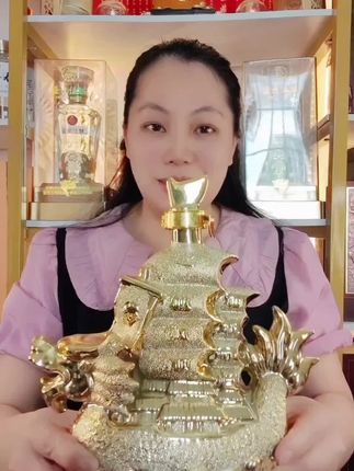 杏花村一帆风顺清香型白酒,酒香醇厚,景德镇陶瓷酒瓶摆件#杏花村#清香型白酒#好酒推荐#白酒