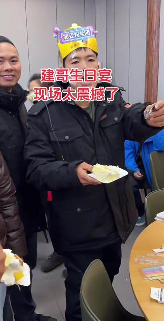 昨晚忙死了,这几个人的直播间来回串门,太热闹了,只是不知张老六身影,直播也没开,建哥生日现场也没见到#人气爆棚 #爱了爱了 #上热搜 #荒野求生 #直播录屏分享