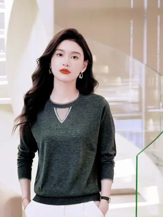 太美啦!瞒着老公偷偷买的这件镶钻灰色针织打底衫##百搭上衣打底衫 #时尚气质穿搭 #针织衫