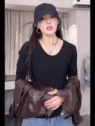#简约穿搭 慵懒风正肩V领长袖T恤女2025新款早秋穿搭内搭打底衫宽松好看上衣@DOU+小助手 @抖音小助手