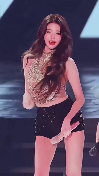 当普通人挑战张元英舞台穿搭,大家觉得怎么样呢?#四季风鞋类旗舰店 #禾夏饰品 #张元英 #舞台穿搭 #穿搭